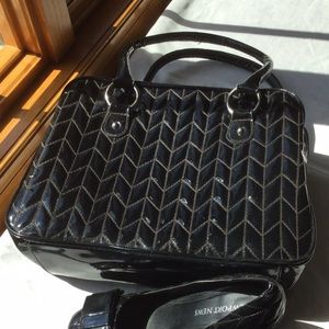VINTAGE Newport News QUILTED Handbag, Shiny Black